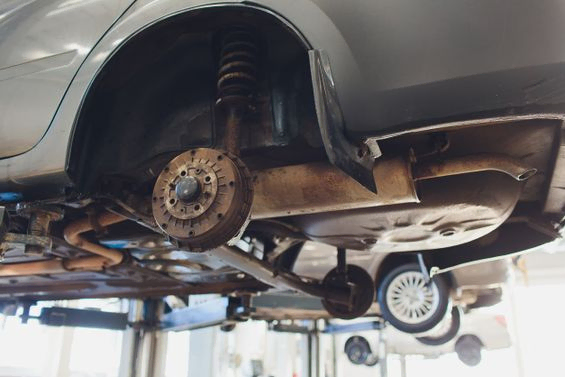 arreglando la dirección del coche